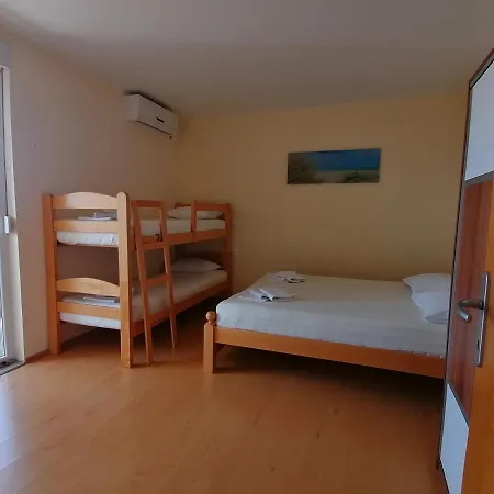 Apartament Coric *